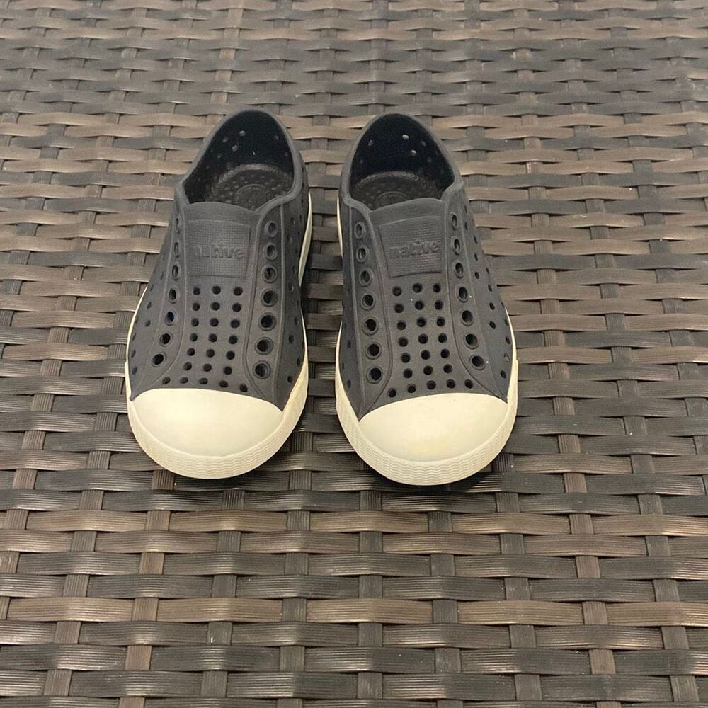 Native Jefferson shoes children size 8